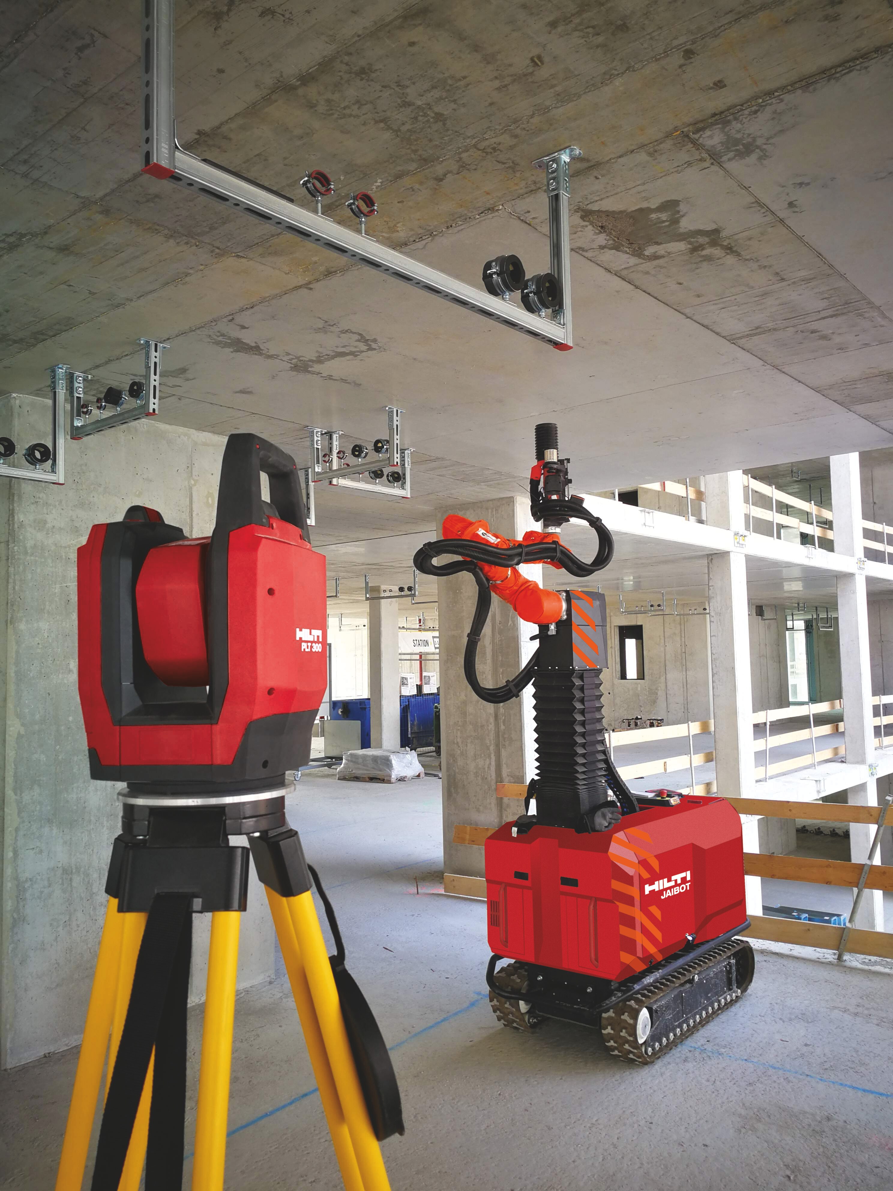 Stavební totální stanice Hilti spolu s Hilti Jaibotem na stavbě