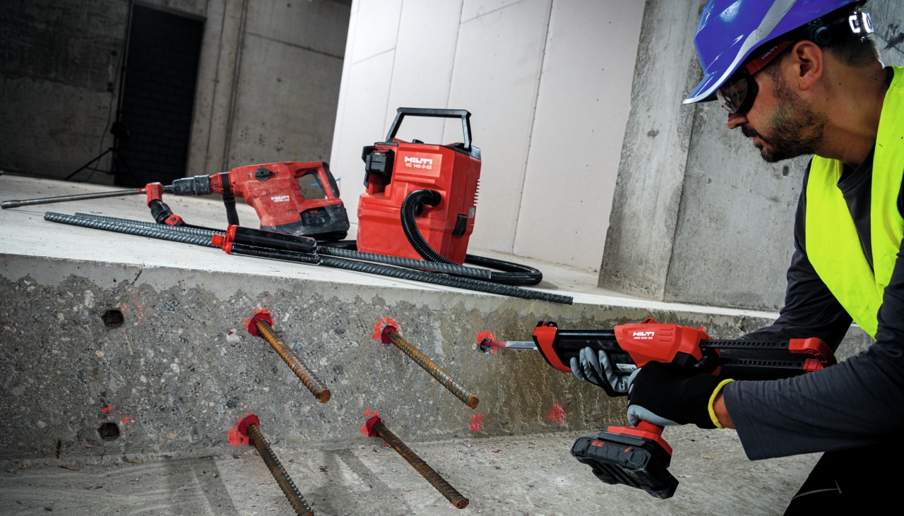 Injektáž lepicí hmoty Hilti