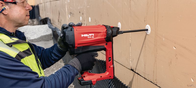 Izolační příchytka X-IE-G 6 Izolační příchytky s předmontovanými hřeby pro vysoké zatížení X-P G2 určené k připevňování minerální vlny, EPS, XPS, PIR, PUR, dřevité vlny a cementovláknitých desek na měkký beton a zdivo. Použití 1
