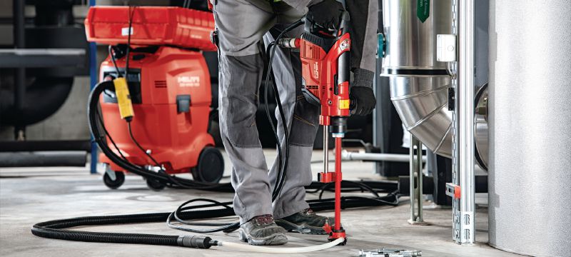 Jádrová vrtací korunka SPX-T pro abrazivní materiály Extra prémiová jádrová vrtací korunka do velmi abrazivního betonu – pro stroje DD EC-1 a DD 30-W (včetně Hilti C+ rychloupínací koncovky) Použití 1