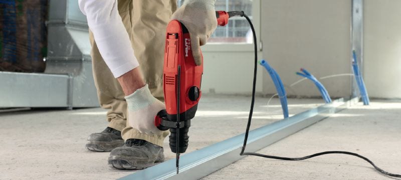 Příklepový vrták metrický TE-C (SDS Plus) Prémiový příklepový vrták SDS Plus (TE-C) se 2 šroubovicemi pro vrtání kotevních otvorů do betonu Použití 1