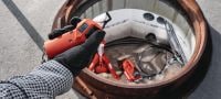 NUN 10K-22 Akumulátorová hydraulická pumpa Akumulátorová hydraulická pumpa s tlakem 10 000 PSI (700 barů) pro náročné řezání/krimpování a dálkové řezání podzemních a pancéřových kabelů (akumulátor Nuron) – dálkové ovládání je součástí dodávky Použití 3