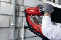 Plynem poháněný stroj pro přímou montáž GX 3-ME Plynem poháněný přístroj s jedním zdrojem na mechanické a elektrické aplikace Použití 3