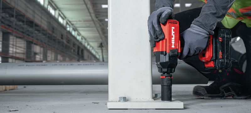 SIW 10-22 ¾” akumulátorový rázový utahovák s vysokým utahovacím momentem Akumulátorový rázový utahovák s vysokým utahovacím momentem špičkové třídy s ¾” upínáním a třecím kroužkem pro těžké šroubování a kotvení Použití 1