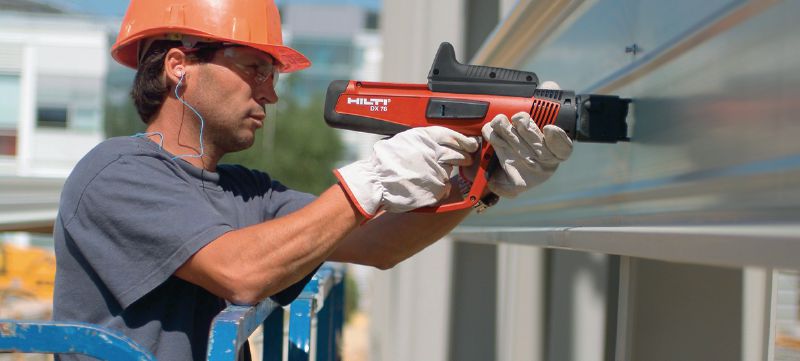 Páskované nábojky Clean-Tec (dlouhé) 6,8/18 M10 Páskované nábojky Clean-Tec s kalibrem .27 pro připevňování kovových roštů pomocí prachem poháněných přístrojů Použití 1