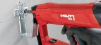 Kovový držák kabelů X-ECH-FE MX Kovový držák kabelových svazků pro použití s páskovanými hřeby nebo kotvami na stropy a stěny Použití 4