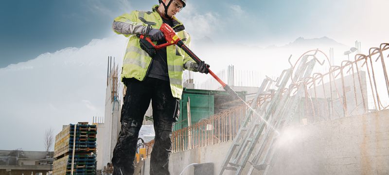 PC 2-22 akumulátorový tlakový čistič Přenosný tlakový čistič s pracovním tlakem 40 bar (580 PSI) pro lehké čištění na staveništích (platforma akumulátoru Nuron) Použití 1