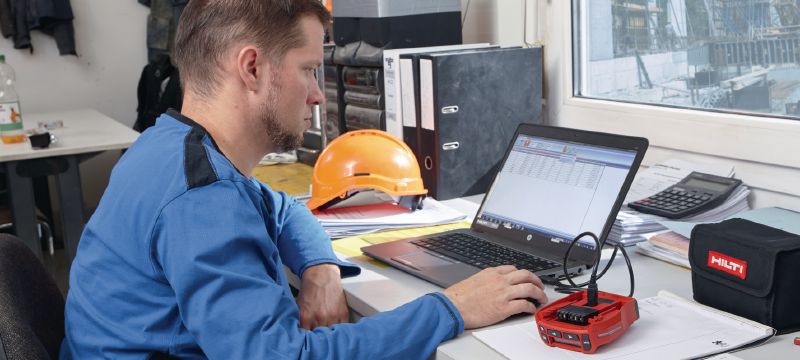 Dokumentační software Adaptive Torque Počítačový software pro přenos dat o nastavení kotev/pevnostních spojů a aktualizaci modulu SI-AT-22 Adaptive Torque kabelem USB Použití 1