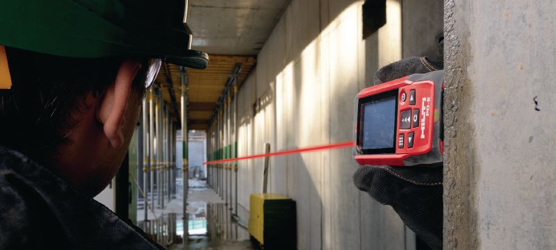 Laserový dálkoměr PD-E Venkovní laserový dálkoměr s integrovaným hledáčkem na měření vzdáleností do 200 m Použití 1
