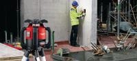 Venkovní rotační laser PR 2-HS A12 Robustní venkovní rotační laser s 360° ochranou proti nárazu a rychlonabíjecím Li-ion akumulátorem, pro horizontální aplikace a manuální sklony Použití 2