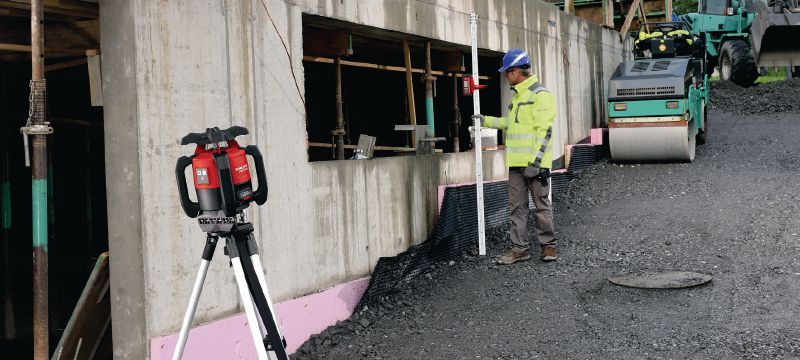 Venkovní rotační laser PR 2-HS A12 Robustní venkovní rotační laser s 360° ochranou proti nárazu a rychlonabíjecím Li-ion akumulátorem, pro horizontální aplikace a manuální sklony Použití 1
