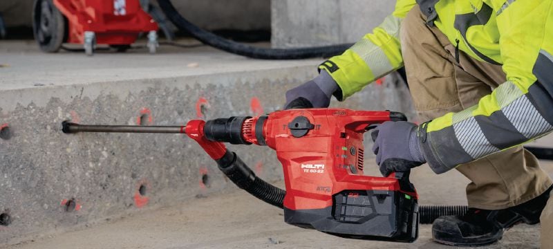 Dutý vrták TE-YD (SDS Max) Špičkový dutý vrták SDS Max (TE-Y) pro prakticky bezprašné vrtání do betonu Použití 1