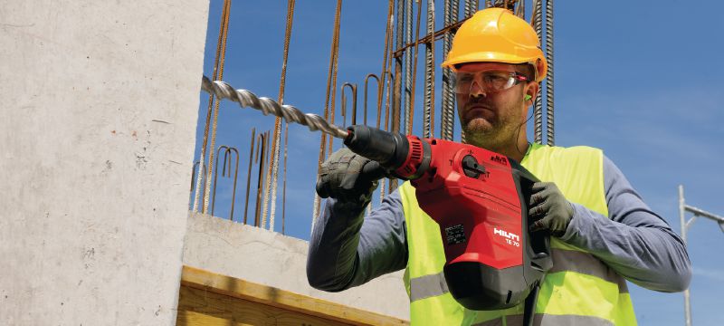 Kombinované kladivo TE 70-AVR Velmi výkonné kombinované kladivo SDS-Max (TE-Y) s aktivním omezováním vibrací pro těžké vrtání a sekání do betonu Použití 1