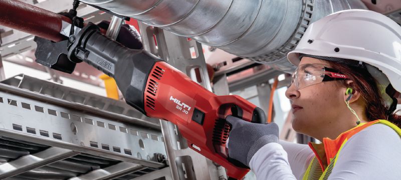 Přímočará pila ocaska SR 30 Přímočará pila ocaska na těžké sériové bourací práce a seřezávání s minimálními vibracemi a vysokým pohodlím Použití 1