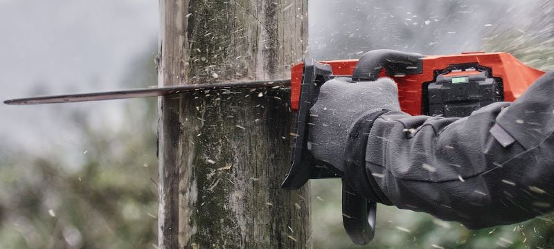 SCN 60-22 Akumulátorová řetězová pila 40cm akumulátorová řetězová pila pro demolici dřevěných konstrukcí, řezání dřevěných trámů, CLT a řeziva (akumulátor Nuron) Použití 1