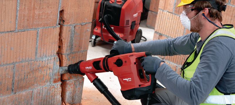 Kombinované kladivo TE 60-AVR Všestranné a výkonné kombinované kladivo SDS-Max (TE-Y) s aktivním omezováním vibrací pro těžké vrtání a sekání do betonu Použití 1