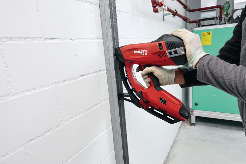 Hřeby do betonu (páskované) X-C G3 MX Standardní páskované hřeby do betonu a dalších základních materiálů pro plynem poháněný stroj GX 3 Použití 1