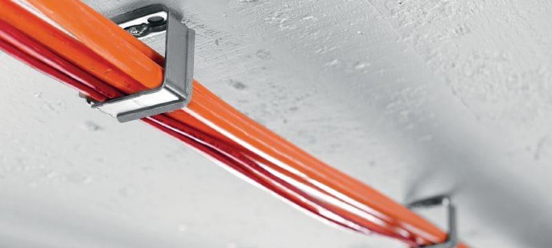 Kovový držák kabelů X-ECH-FE MX Kovový držák kabelových svazků pro použití s páskovanými hřeby nebo kotvami na stropy a stěny Použití 1