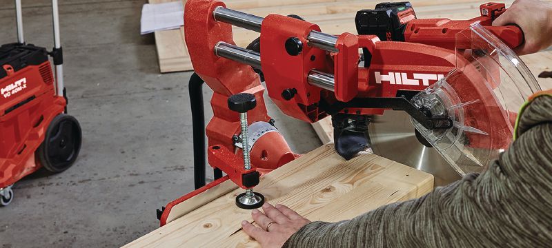 SM 60-22 Akumulátorová pokosová pila Pokosová pila s možností příčného řezu až 100 x 355 mm a řezání pod úhlem až 48° (akumulátorová platforma Nuron) Použití 1