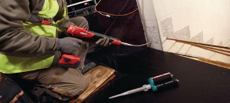 Lepicí hmota HIT-MM PLUS Ekonomická hybridní lepicí hmota pro beton a zdivo Použití 1