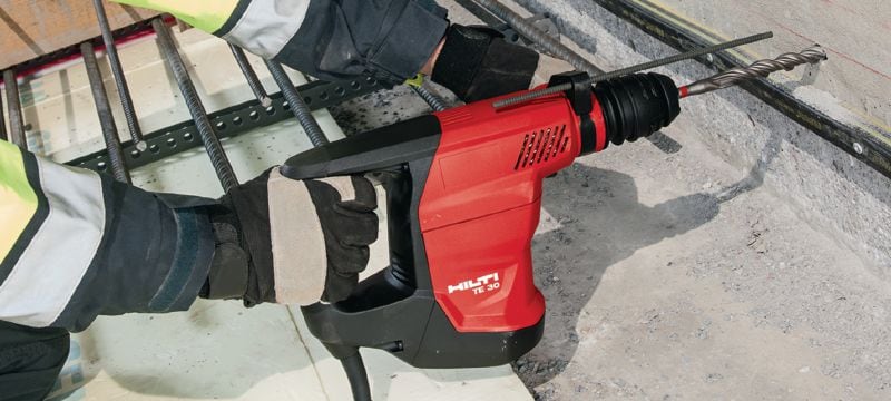 Vrtací kladivo TE 30 Výkonné vrtací kladivo SDS Plus (TE-C) pro těžké vrtání do betonu Použití 1