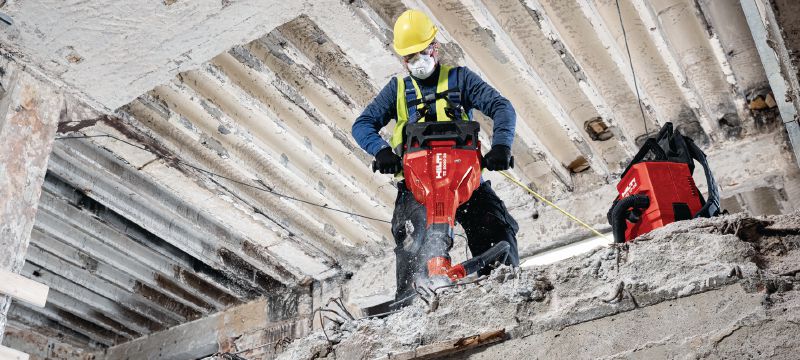 TE 2000-22 Akumulátorové bourací kladivo s upínáním TE-S Výkonné a lehké akumulátorové bourací kladivo pro bourání betonu a další demoliční práce (Nuron akumulátorová platforma) Použití 1