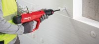 Sada s prachem poháněnou hřebíkovačkou DX 6 Plně automatická prachem poháněná hřebíkovačka – sada na stěny a bednění Použití 2