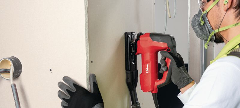 Přímočará pila SJD 6 s rukojetí ve tvaru D 850W přímočará pila s horní rukojetí, navržena pro rychlejší a pohodlnější řezání náročných, zakřivených řezů Použití 1
