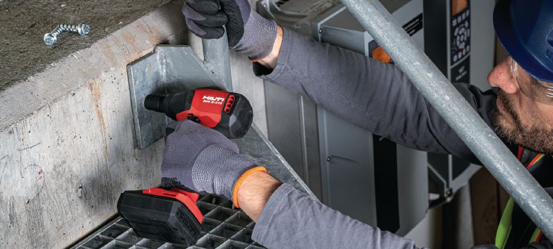 Akumulátorový rázový utahovák SIW 2-A12 Akumulátorový rázový utahovák subkompaktní třídy s 3/8 ořechem s třecím kroužkem pro ekonomické kotvení a šroubování, především v prostorech s nedostatkem místa Použití 1