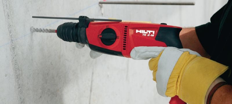 Vrtací kladivo TE 2-M Kompaktní univerzální vrtací kladivo SDS Plus (TE-C) se třemi režimy na příklepové vrtání a vrtání bez příklepu Použití 1