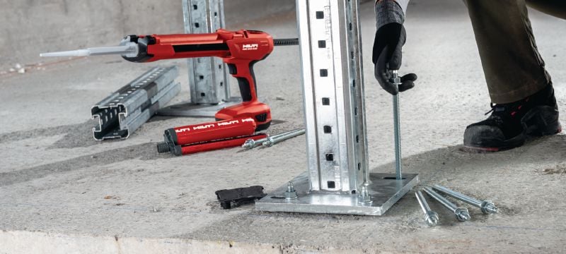 Kotevní šroub HAS-U A4 Vysoce výkonné kotevní šroub pro pouzdrové a lepicí hybridní/epoxidové kotvení ve beton a zdivo (nerezová ocel A4) Použití 1