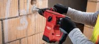 Vrtací kladivo TE 6-CL Výkonné vrtací kladivo SDS Plus (TE-C) s rukojetí ve tvaru D a s funkcí sekání Použití 3