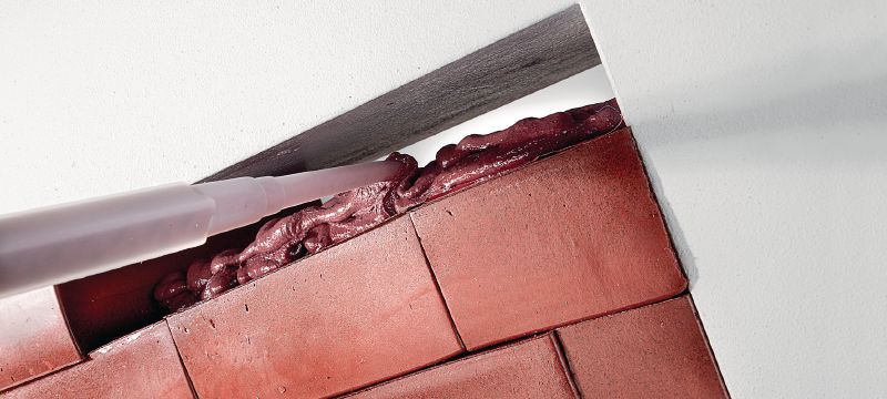 Flexibilní protipožární pěna CFS-F FX Flexibilní protipožární pěna se snadnou instalací pomáhá vytvořit ohňovou a kouřovou bariéru okolo kabelových a smíšených prostupů Použití 1