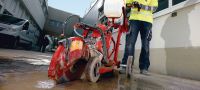 Rozbrušovací benzínová pila DSH 900-X (400 mm) Výkonná, benzínová rozbrušovací pila se snadno spustitelným motorem o zdvihovém objemu 87 cm3 a s automatickým sytičem - max. průměr kotouče 400 mm pro řezání do hloubky 150 mm Použití 1