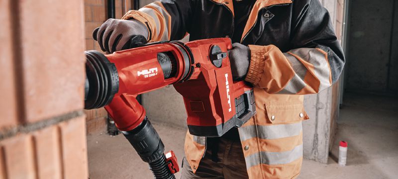 TE 60-22 Akumulátorové vrtací kladivo Výkonné akumulátorové vrtací kladivo SDS Max (TE-Y) s výborným poměrem výkonu k hmotnosti pro těžké vrtání a sekací práce v betonu a zdivu (Nuron baterie) Použití 1
