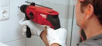 Vrtací kladivo TE 2-S Kompaktní vrtací kladivo SDS Plus (TE-C) se třemi režimy na příklepové vrtání, vrtání se sníženým příklepem a vrtání bez příklepu Použití 1