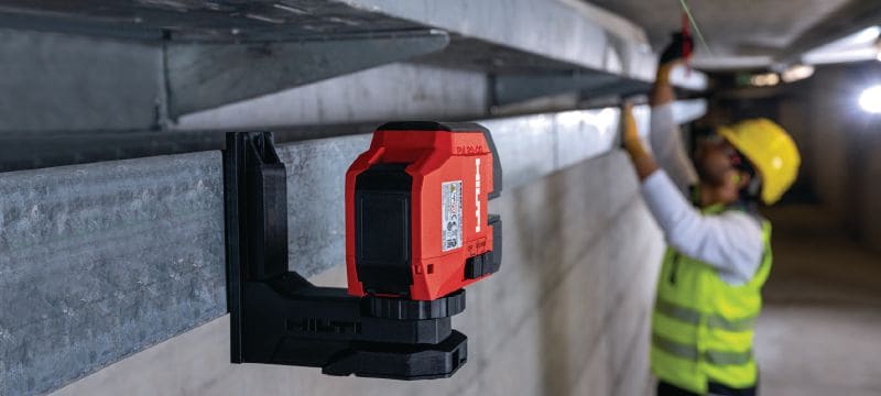 PM 20-CGE vysoce přesný olovnicový a křížový laser Vysoce přesný kombinovaný laser se zeleným paprskem se 2 liniemi a 4 body pro kontrolu svislosti, nivelaci, zarovnávání a vyměřování pravých úhlů Použití 1