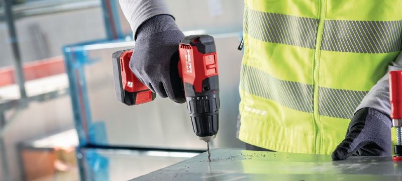 Akumulátorový šroubovák s příklepem SF 2H-A12 Lehký akumulátorový 12V lithium-iontový vrtací šroubovák s příklepem s bezuhlíkovým motorem a 10mm rychloupínacím sklíčidlem, když potřebujete přístup, nízkou hmotnost a přesné ovládání Použití 1