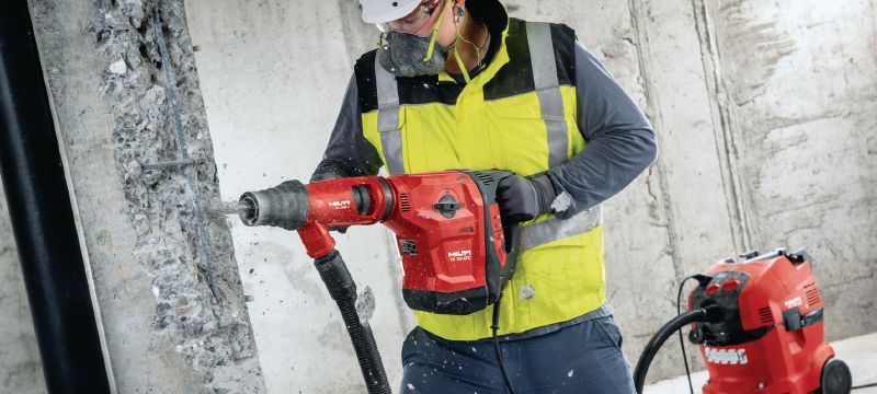 Kombinované kladivo TE 70-ATC/AVR Velmi výkonné kombinované kladivo SDS-Max (TE-Y) s nízkými vibracemi pro náročné vrtání a sekání do betonu Použití 1