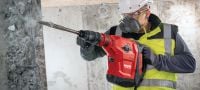 Kombinované kladivo TE 70-ATC/AVR Velmi výkonné kombinované kladivo SDS-Max (TE-Y) s nízkými vibracemi pro náročné vrtání a sekání do betonu Použití 4