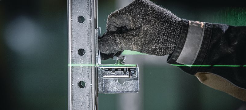 MT-C-LL1 FL Předmontovaný úhelník Pravoúhlá spojka s předmontovanou maticí Fast-Lock a čepem pro montáž konstrukcí vzpěrných kanálů. Použití 1