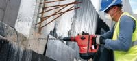 Kombinované kladivo TE 60-ATC-AVR Všestranné a výkonné kombinované kladivo SDS Max (TE-Y) na vrtání a sekání do betonu, s aktivním omezováním vibrací (AVR) a aktivní kontrolou krouticího momentu (ATC) Použití 1