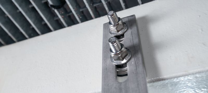 Závitové čepy F-BT-MR Závitové čepy z nerezové oceli pro použití s difúzní svářečkou Hilti Použití 1