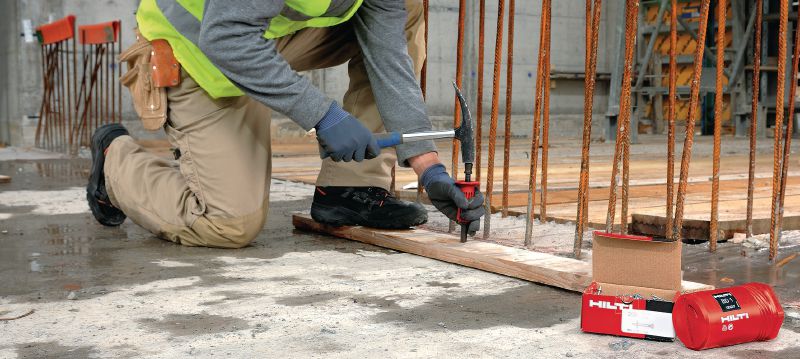 Hřeby do betonu k ručnímu zatloukání s podložkou PN Hřeb do betonu s ocelovou podložkou pro použití s ručním přístrojem BD 1 Použití 1