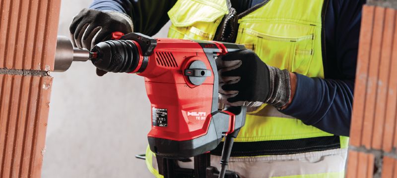 Vrtací kladivo TE 30-AVR Výkonné vrtací kladivo SDS Plus (TE-C) s aktivním omezováním vibrací pro těžké vrtání a opravné sekání do betonu Použití 1