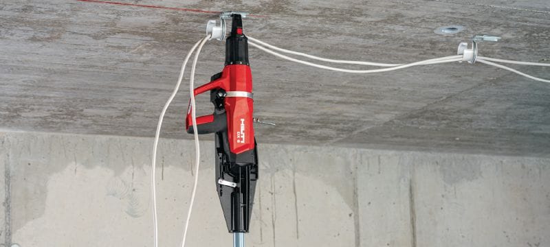 Sada s prachem poháněnou hřebíkovačkou DX 6 Plně automatická prachem poháněná hřebíkovačka – sada na stěny a bednění Použití 1