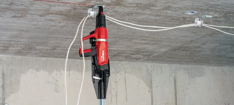 Sada s prachem poháněnou hřebíkovačkou DX 6 Plně automatická prachem poháněná hřebíkovačka – sada na stěny a bednění Použití 1