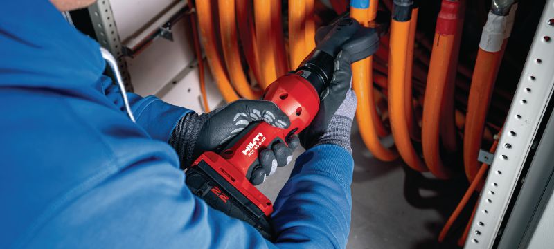NCT 53 C-22 Akumulátorové nůžky na měděné a hliníkové kabely Akumulátorové nůžky na měděné a hliníkové kabely do 50 mm (platforma baterie Nuron) Použití 1