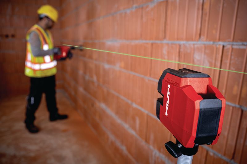 PM 20-CGE vysoce přesný olovnicový a křížový laser Vysoce přesný kombinovaný laser se zeleným paprskem se 2 liniemi a 4 body pro kontrolu svislosti, nivelaci, zarovnávání a vyměřování pravých úhlů Použití 1