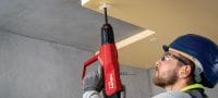 Sada s prachem poháněnou hřebíkovačkou DX 6 Plně automatická prachem poháněná hřebíkovačka – sada na stěny a bednění Použití 1